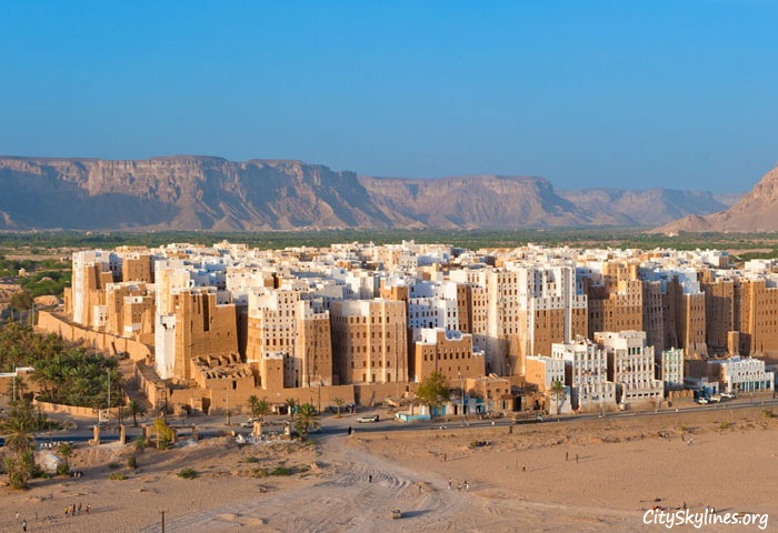 Shibam Hadhramaut City Skyline, Yemen - Mountain Backdrop